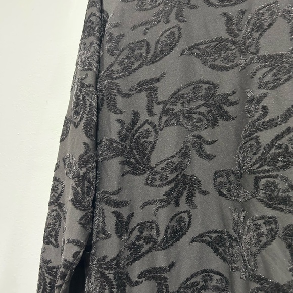 Sweater w velvet detailing - Picture 3 of 3